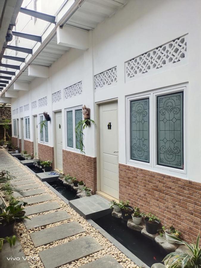 Bu Sepuh GuestHouse Sangkanurip Exterior foto